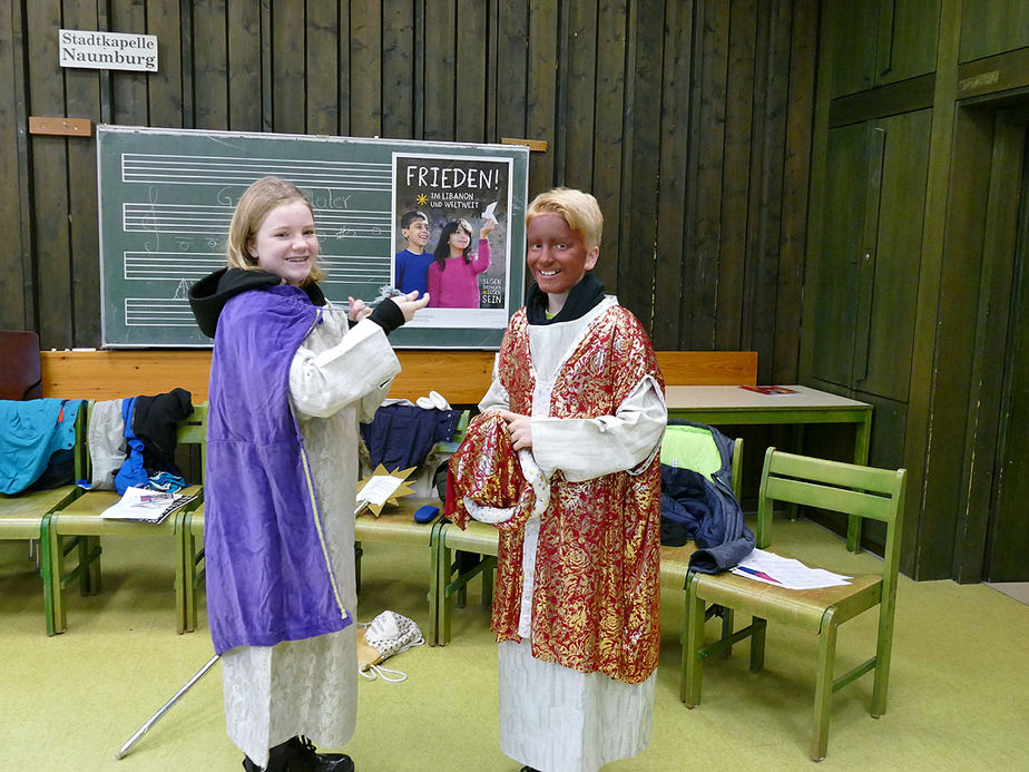 Dreikönigssingen der Sternsinger in Naumburg (Foto: Karl-Franz Thiede)